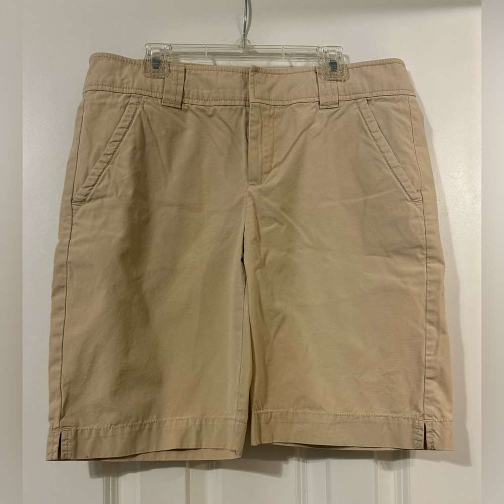 Lilly Pulitzer Shorts Women SZ-6 Tan Resort Fit Bermuda Classic Casual.